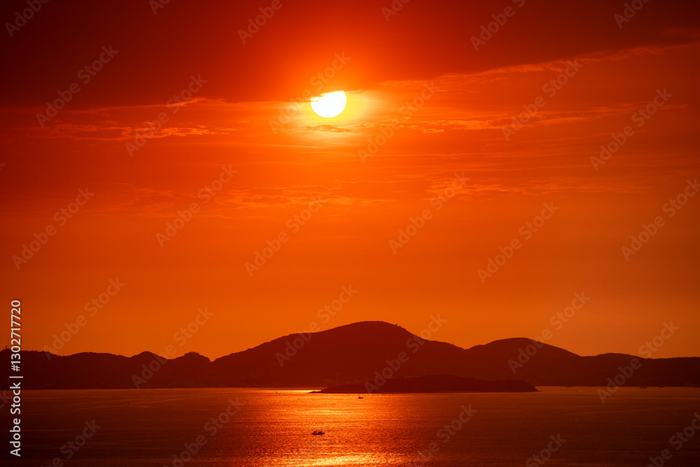 Naklejka premium THAILAND PATTAYA KO LAN ISLAND SUNSET