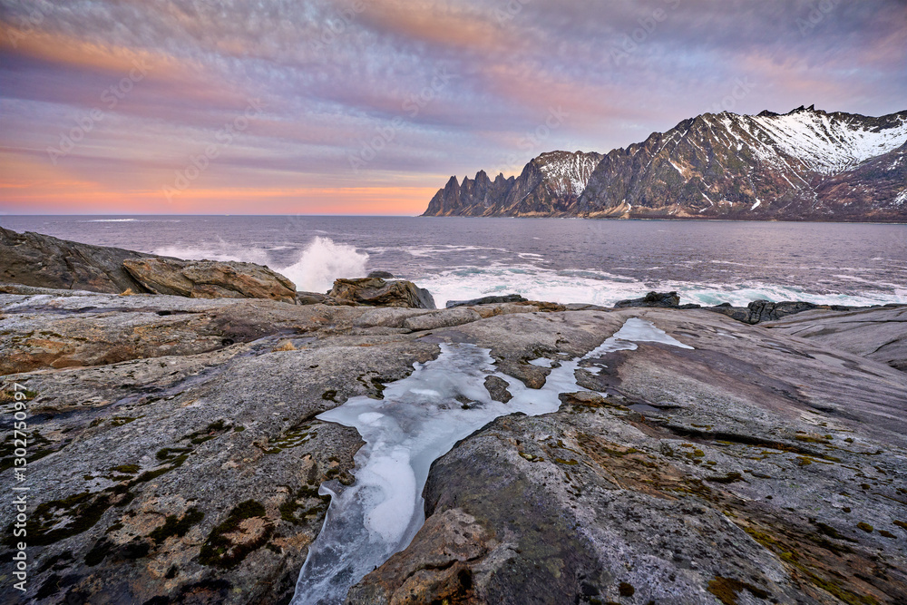 Obraz premium dramatic winter landscape at the devils jaw viewpoint on Senja island in northern norway