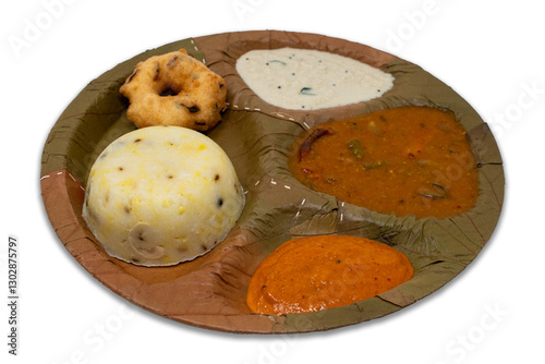 Ven Pongal Popular South Indian Breakfast Temple Style Served With Medu vada, Sambar, Coconut Chutney, Tomato Chutney on Traditional Eco Friendly Leaf Plate Transparent No Background Selective Focus