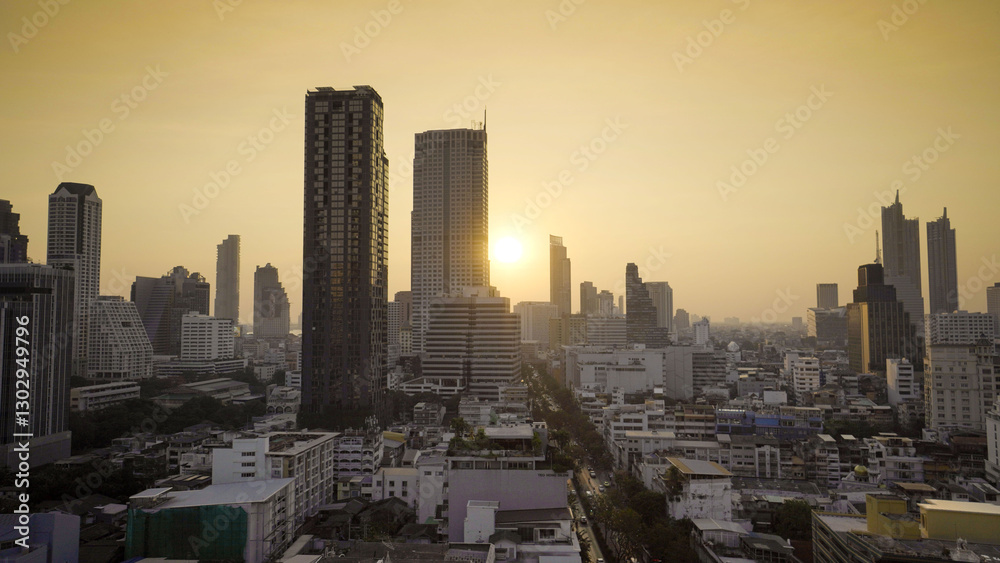 Fototapeta premium Panorama bangkok city at sunset in the business district area