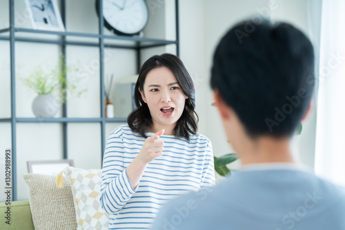 Bild auf Leinwand 夫婦喧嘩で怒る妻