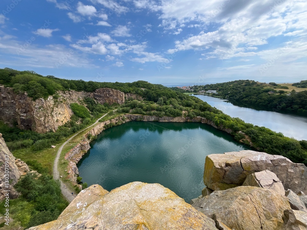Fototapeta premium lake in the mountains