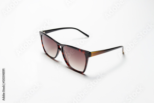 Sunglasses with brown carbon frame