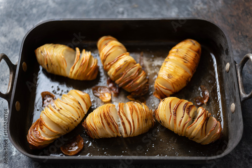 Obraz na płótnie rustic hasselback baked potatoes w salonie