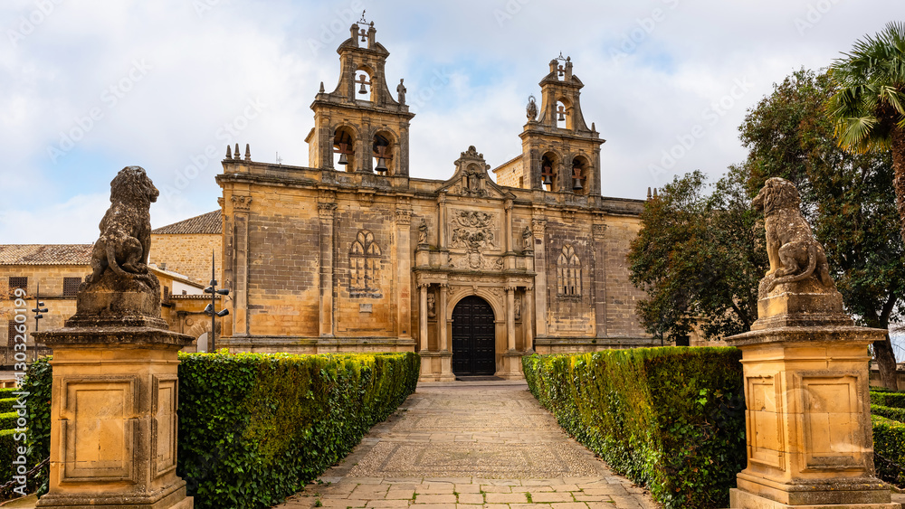Obraz premium Basilica of Santa Maria de los Reales Alcazares in the monumental city of Ubeda, a World Heritage Site, Jaen.