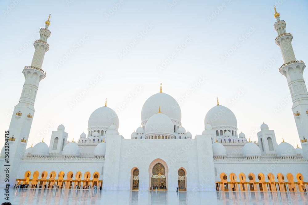 Obraz premium Sheikh Zayed Grand Mosque in Abu Dhabi one of the famous UAE landmarks