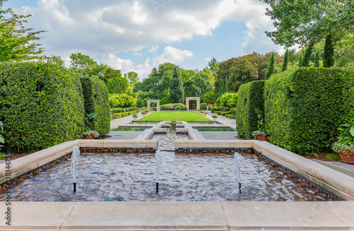 Obraz na płótnie Sunny exterior view of The Dallas Arboretum and Botanical Garden w salonie