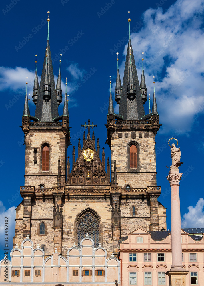 Obraz premium Church of Our Lady before Tyn famous gothic twin towers, completed in 1511 in Old Town Square, with Marian Column
