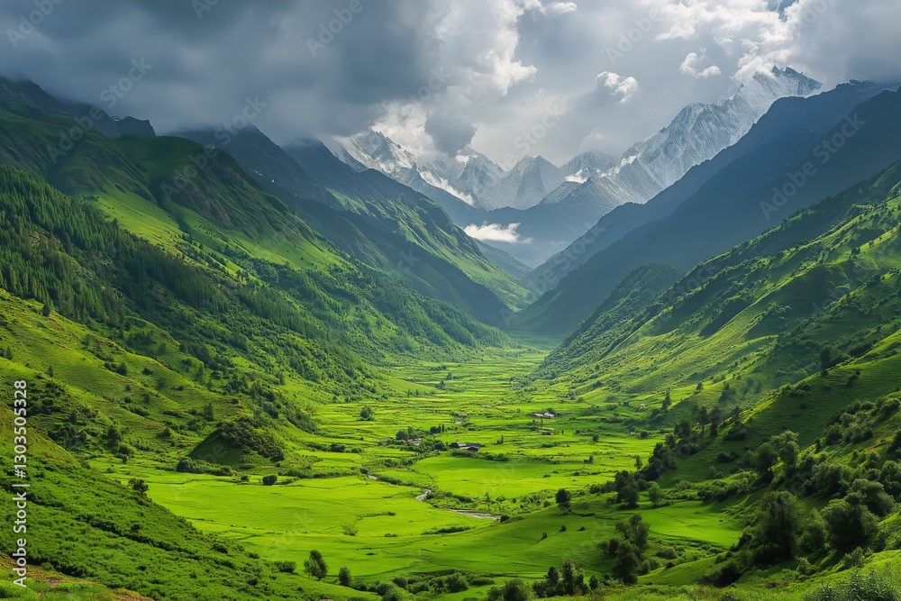 Fototapeta premium Majestic Green Valley Surrounded by Mountains Under a Cloudy Sky at Twilight