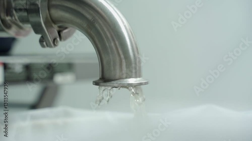 Hash Water Being Released Into Filter Bags