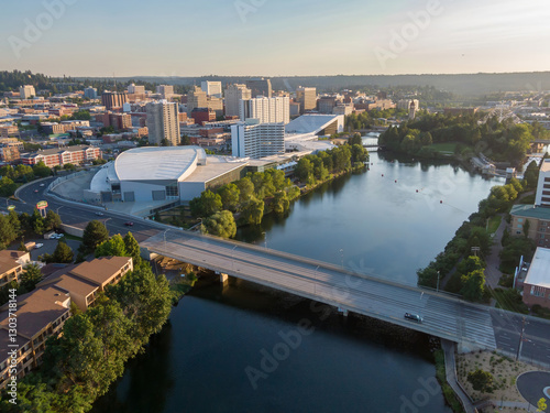 фотографія Aerial view of Spokane, Washington, showcasing the Spokane River flowing through the city