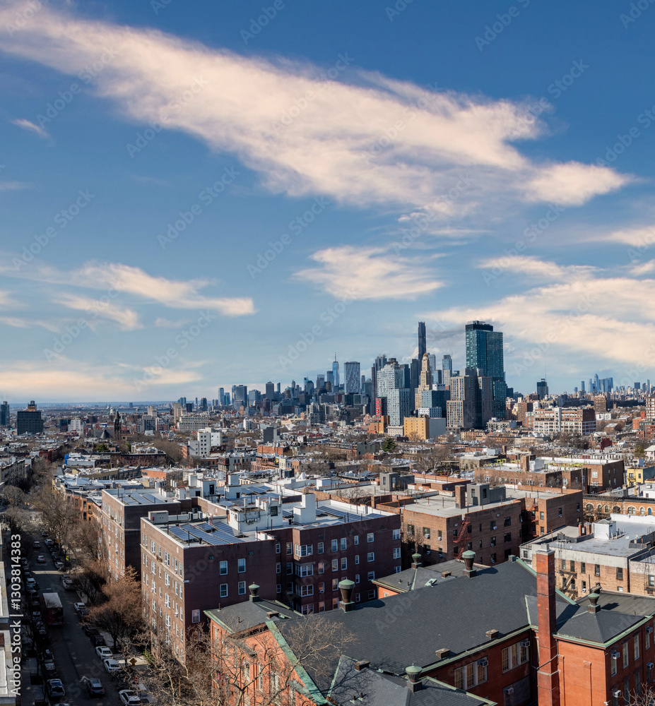 Obraz premium A breathtaking view of Brooklyn showcasing its diverse architecture, from historic brownstones to contemporary buildings, with the iconic Manhattan skyline rising in the background. The contrast betwe