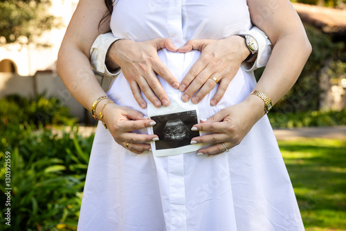 Maternity holding belly