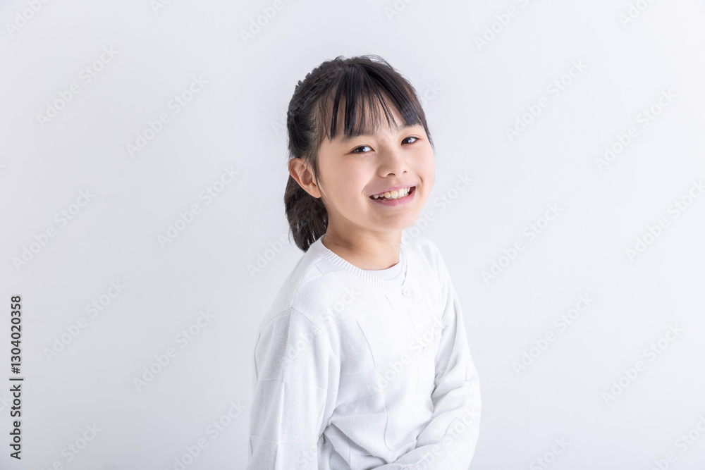 カメラ目線で笑顔の女の子 カメラ目線で笑顔の女の子