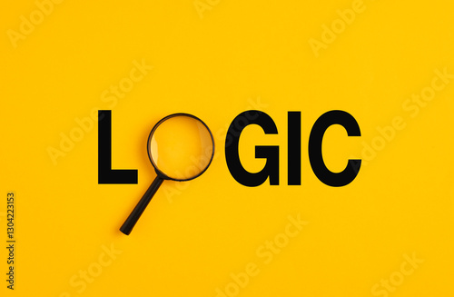 Принти на полотні Magnifying glass is replacing the letter o in the word logic written on a yellow