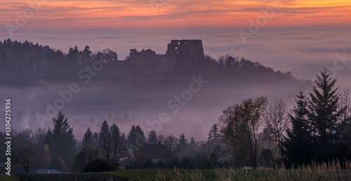 Obraz na płótnie Kamieniec Castle in Korczyna-Odrzykon in Poland during sunset w salonie