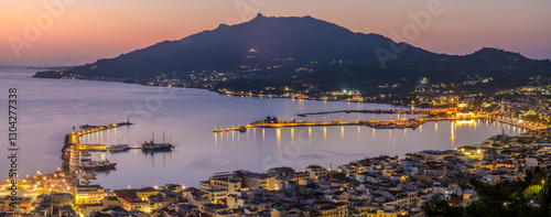 Obraz na płótnie Panoramic view of Zakynthos town and harbor w salonie
