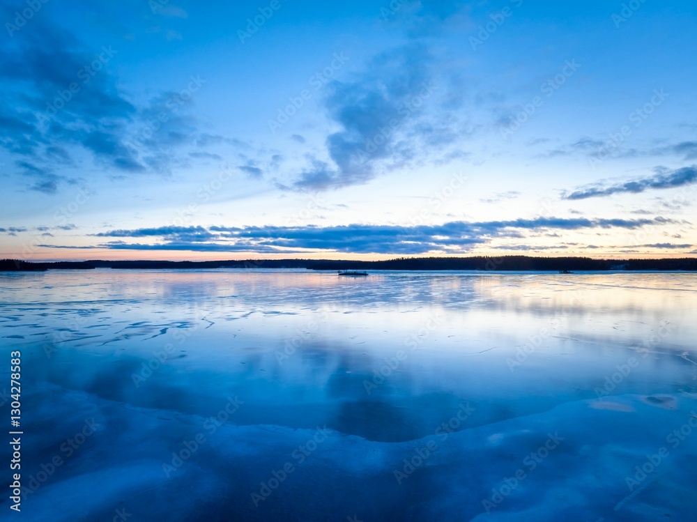 Obraz premium Frozen Lake at Sunset