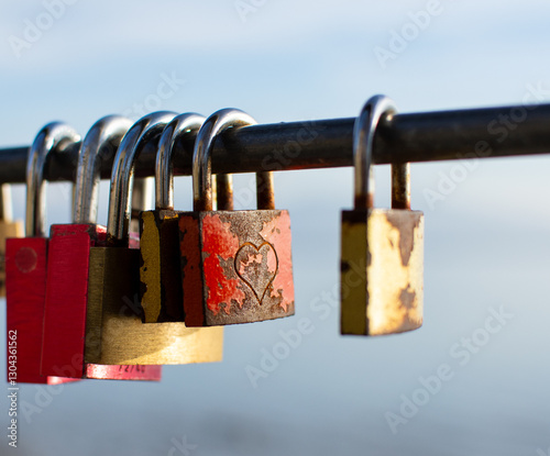 lock and chain photo
