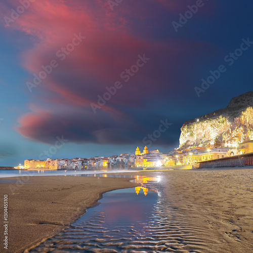 Obraz na płótnie Dramatic evening cityscape of Cefalu city. Popular travel destination of Mediterranean sea. w salonie