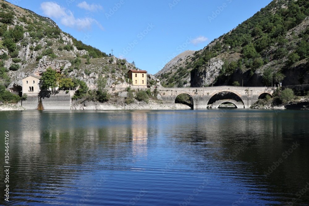 Villalago - Panorama del lago di San Domenico dalla riva