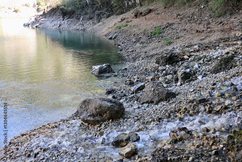 Villalago - Sorgente sulla riva del lago San Domenico