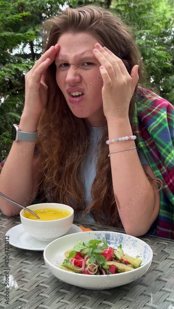 woman forces herself to eat, problems in eating habits woman forces herself to eat, problems in eating habits