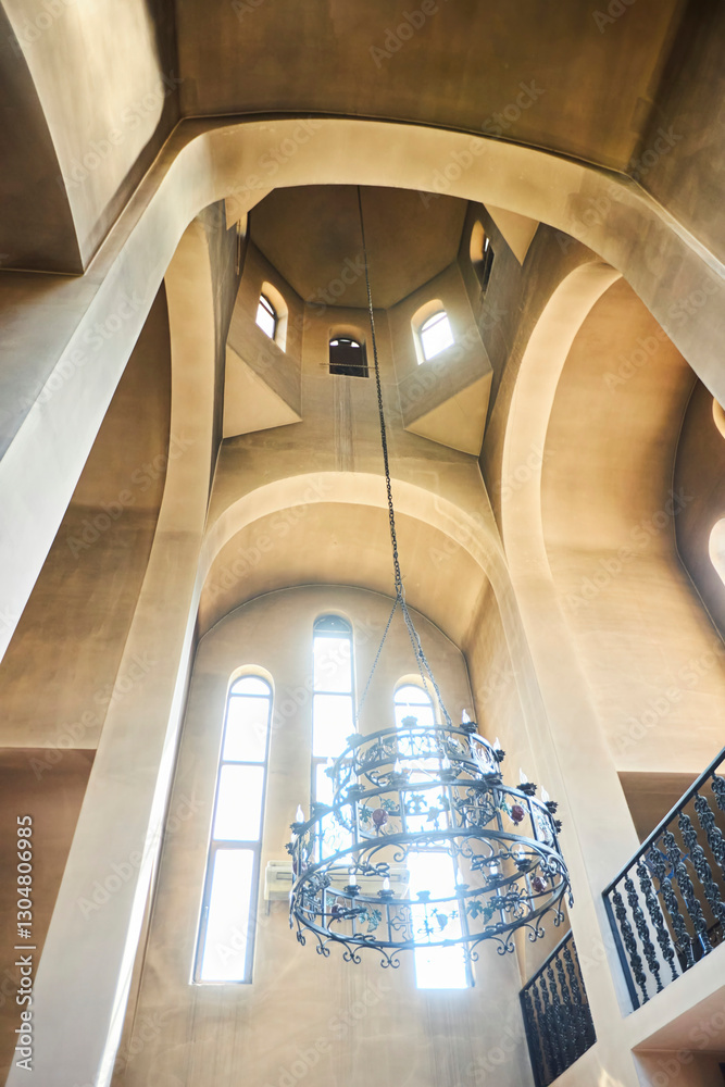 Obraz premium Large Armenian Apostolic Church, building inside. View of the dome.