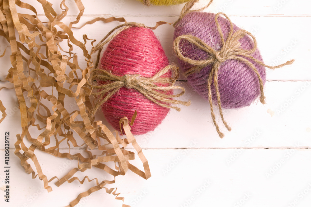 Naklejka premium easter chicken glasses on white background