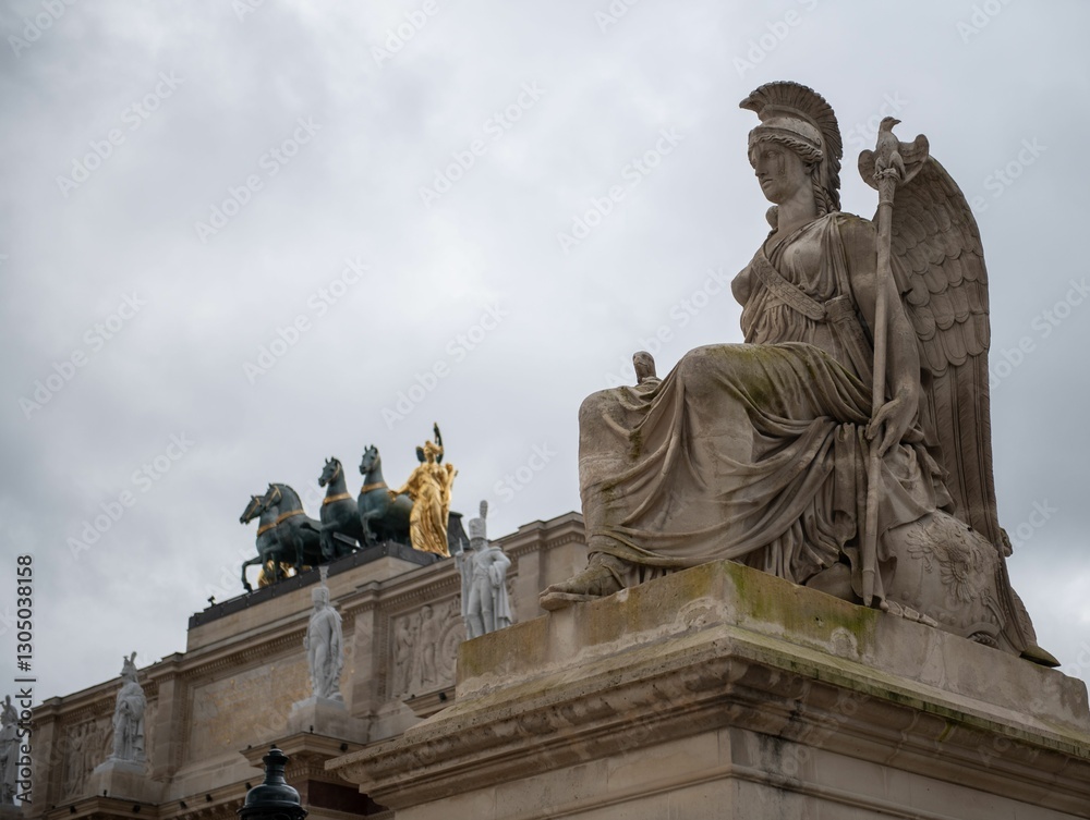 Obraz premium Majestic statue and chariot in Paris