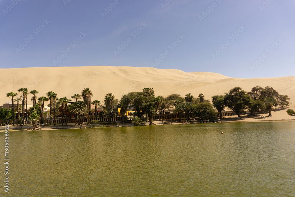 Obraz premium Huacachina Oasis and Lake, Ica Region, Peru, South America