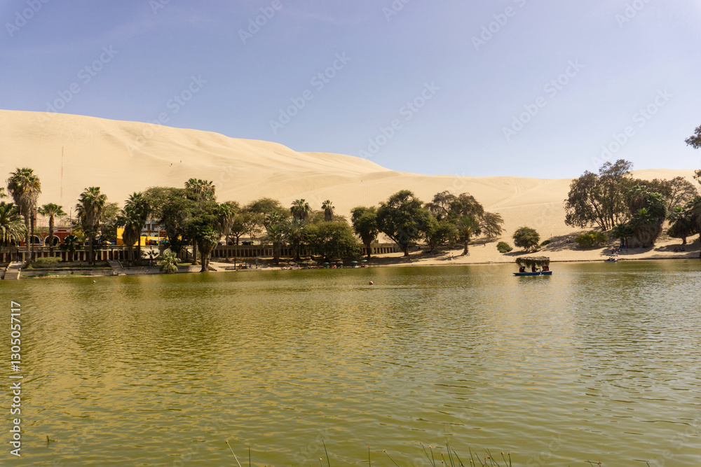 Obraz premium Huacachina Oasis and Lake, Ica Region, Peru, South America