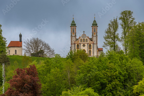 Kapelle St. Leonhardt und Heilig-Kreuz-Kirche auf dem Kalvarienberg in Bad Tölz
