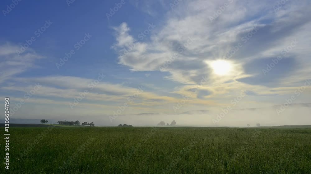 Landschaft bei Sonnenaufgang im Frühling, Möchberg, Miltenberg, Spessart, Bayern, Deutschland Landschaft bei Sonnenaufgang im Frühling, Möchberg, Miltenberg, Spessart, Bayern, Deutschland