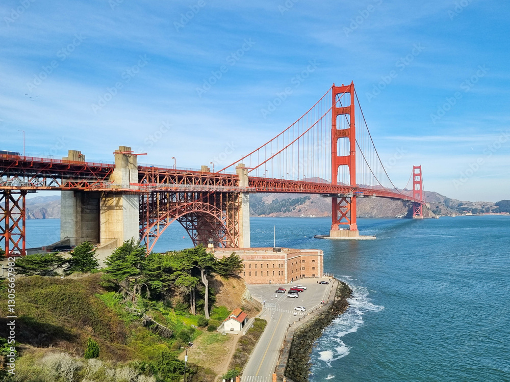 Fototapeta premium Golden Gate Bridge, San Francisco Bay, California, United States