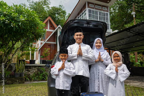 Obraz na płótnie Asian Muslim family ready to mudik or travel to hometown by car. Concept of Eid Al Fitr, Idul Fitri, Lebaran, and Ramadan Mubarak celebration w salonie