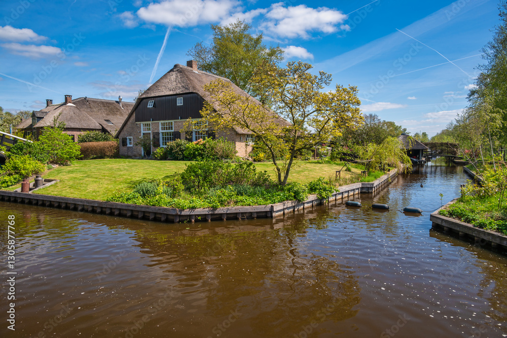 Giethoorn Netherlands, city skyline at canal and traditional house in Giethoorn village