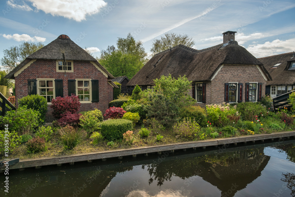 Giethoorn Netherlands, city skyline at canal and traditional house in Giethoorn village