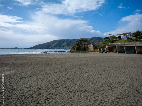 Obraz na płótnie The town of Avila Beach in California on the Pacific Ocean, USA. w salonie
