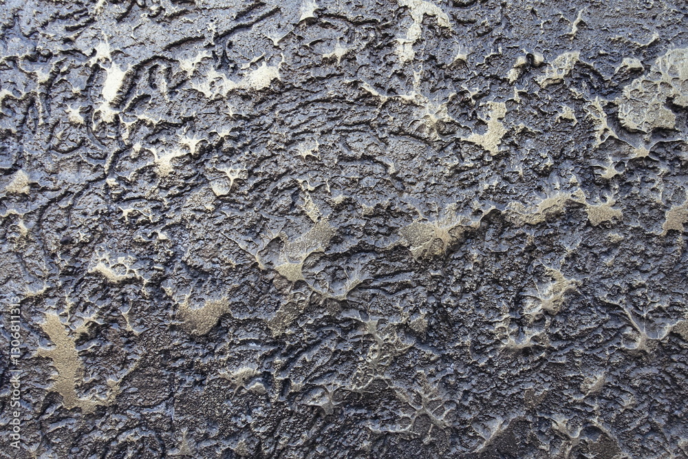 Naklejka premium Close view of glossy gray and gold wall with decorative stucco finish