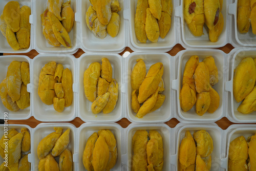 Obraz na płótnie Fresh yllow durian fruit cut open in Singapore w salonie