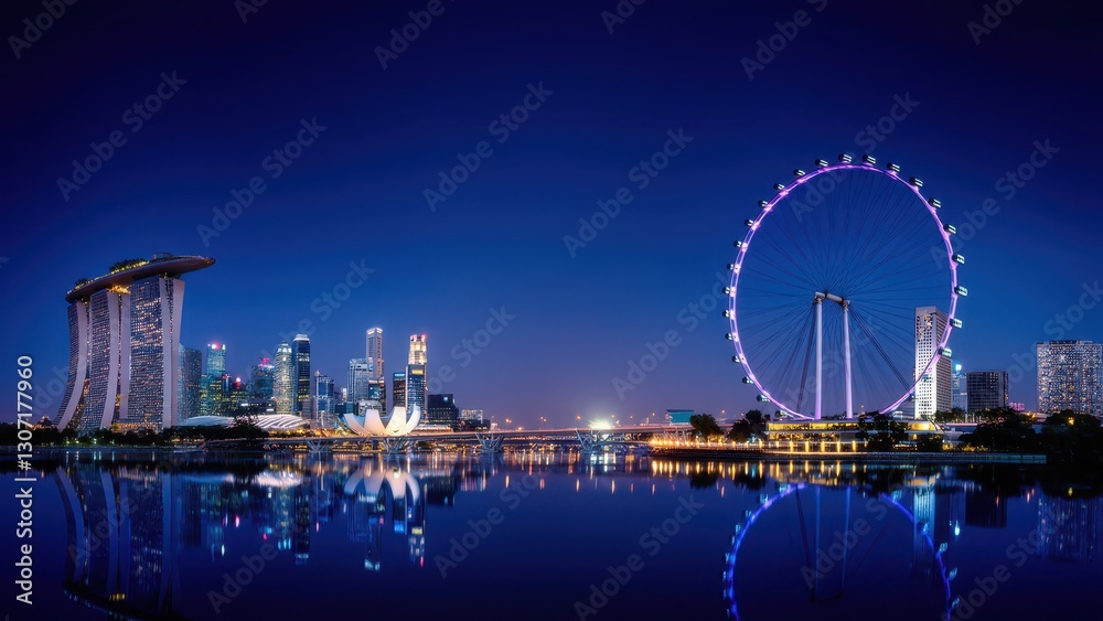 Obraz premium Stunning Night View of Marina Bay Sands and the Singapore Skyline