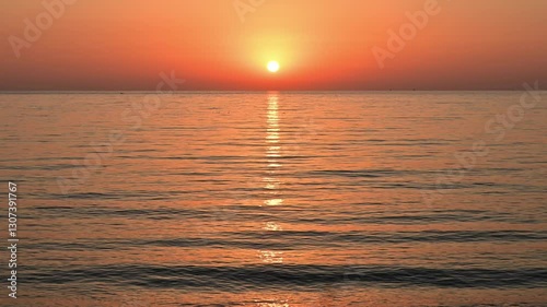 夕日に染まる穏やかな海