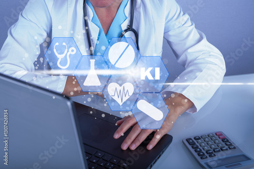 Ärztin am Schreibtisch mit verschiedenen Symbolen zur medizinischen Diagnose und Forschung und dem Schlagwort KI für Künstliche Intelligenz. Konzept KI unterstützt den Arzt in der Arztpraxis und Klini