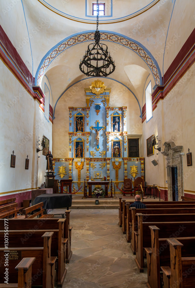 Φωτογραφία Interior of historic San Jose mission church near San Antonio, Texas, with ornat