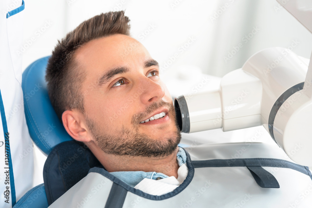 © Proxima Studio - Patient has a spot X-ray taken © Proxima Studio - Patient has a spot X-ray taken
