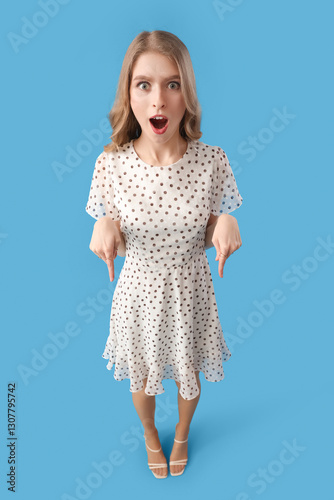 Surprised young woman point...