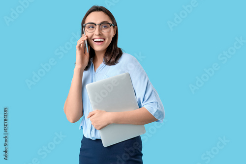 Young businesswoman with la...
