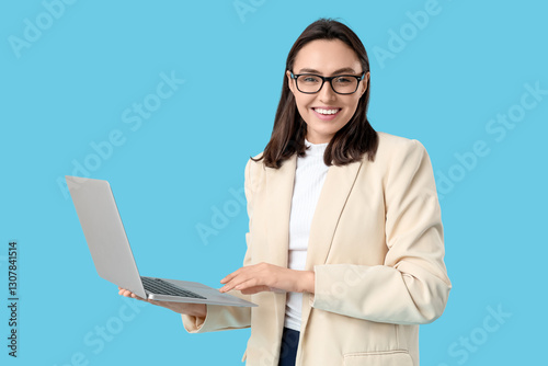 Young businesswoman with la...