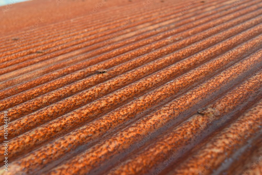 錆びた波トタンの屋根